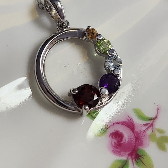 925 Sterling silver round pendant with assorted semi precious gems. - Picture 5 of 7
